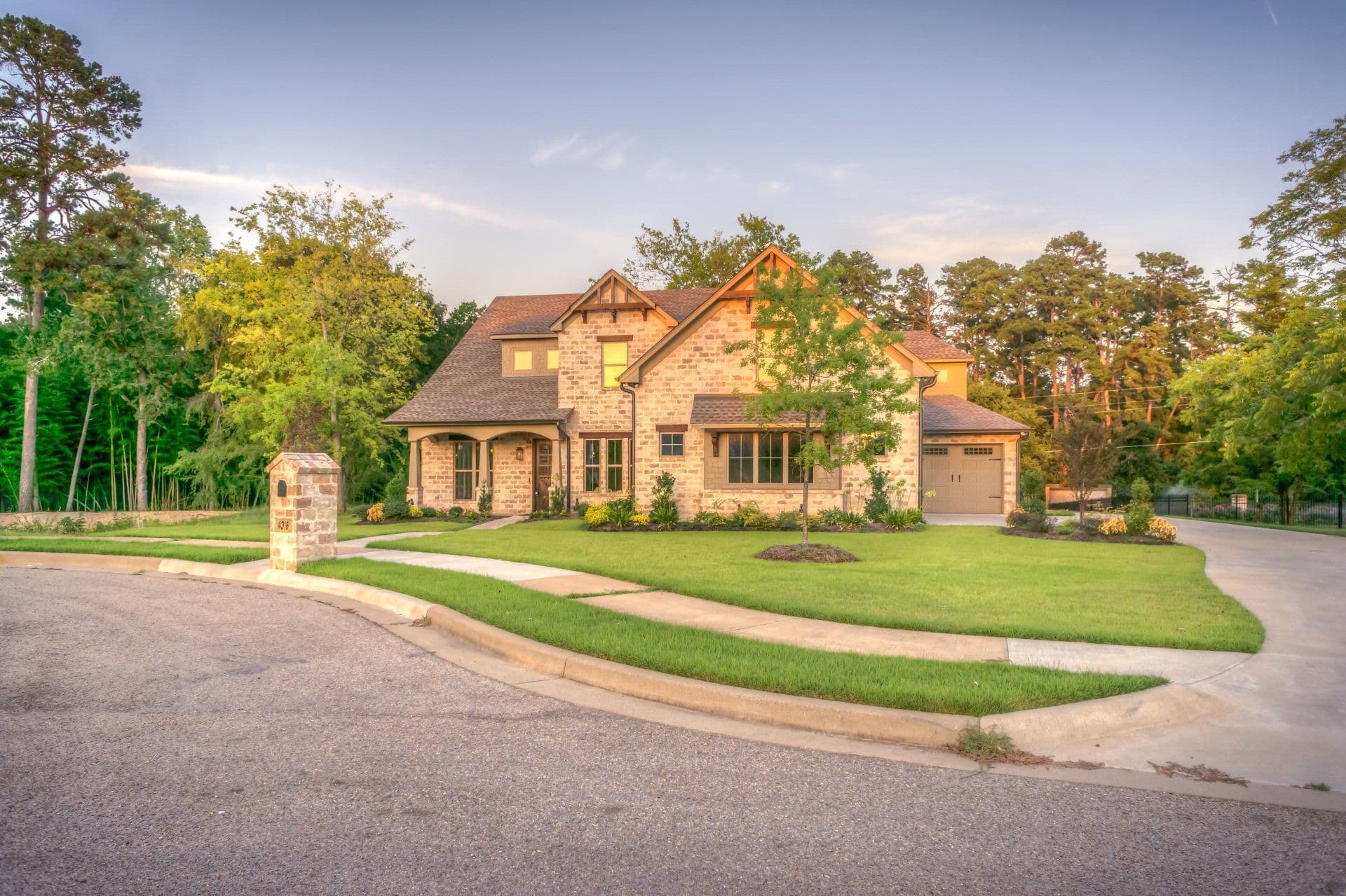Well-kept Amarillo home and yard maintained by Off the Court Property Maintenance